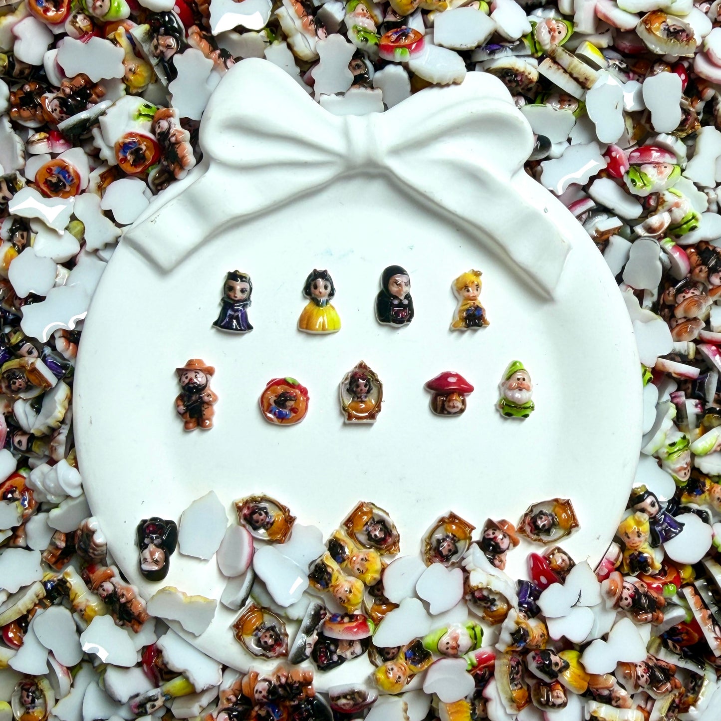 Snow White Nail Charms – Poison Apple Crown Resin Mini DIY Halloween Fairy Tale Princess Nail Art Accessories 3D Flatback Charms Set